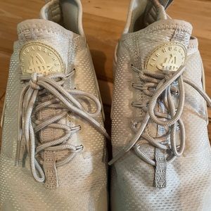 Nike, offwhite huarache sneakers, size 9